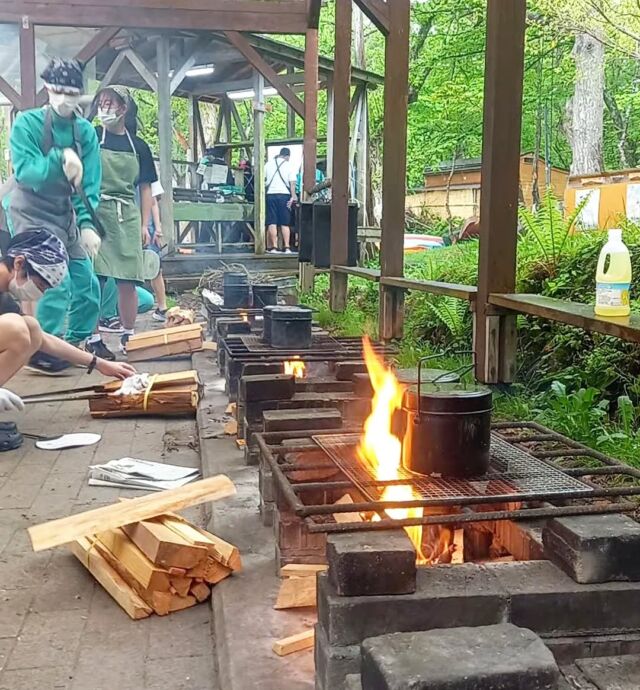 千葉県から中学校の皆さん、ありがとう😊

カヌー🛶、飯盒炊飯体験🔥大成功！

さすが中学生！カヌーはすぐに乗りこなして、横一列集合写真もバッチリ✌

飯盒炊飯も、火付け、米研ぎ、野菜切りと楽しく美味しくできました👍

キャン兄さんが、カヌーガイドも飯盒炊飯も、親切に優しくサポートします！

学校はもちろん、スポーツ少年団、地域活動など、団体様大歓迎！

お気軽にご相談ください。

#松原キャンプ場 
#教育キャンプ
#教育旅行
#飯盒炊飯体験